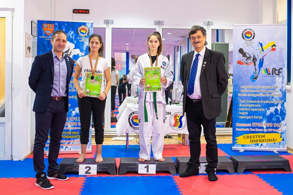 Sportivii de la ACS Kwon Bârlad s-au luptat pentru darurile lui Moș Crăciun