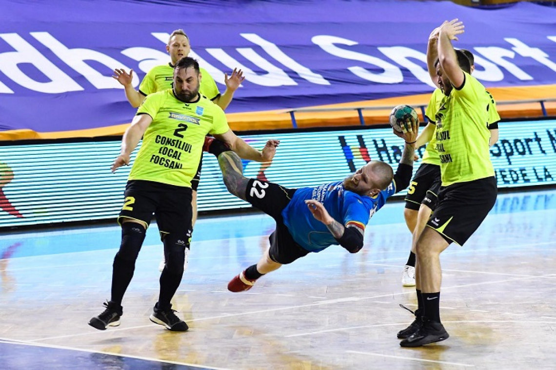 Mulți nervi, handbal modest!