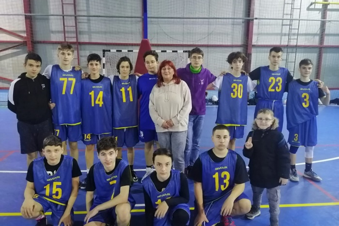 Școala „Ștefan cel Mare” Vaslui este campioană la baschet fete și băieți