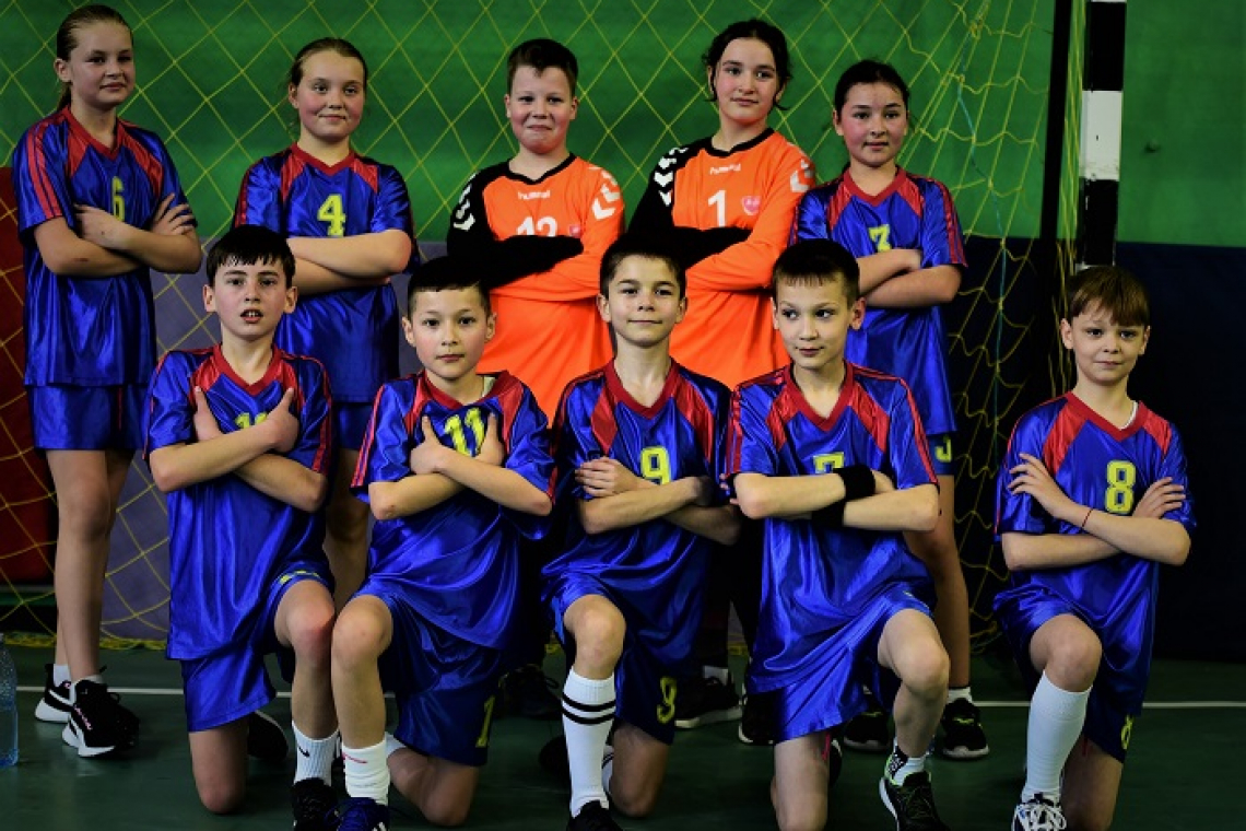 Școala „Mihail Sadoveanu” Vaslui joacă finala fazei regionale la minihandbal