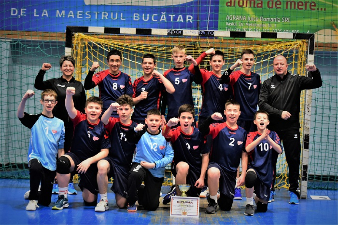 Școala „Mihail Sadoveanu” Vaslui este regina Moldovei la handbal școlar