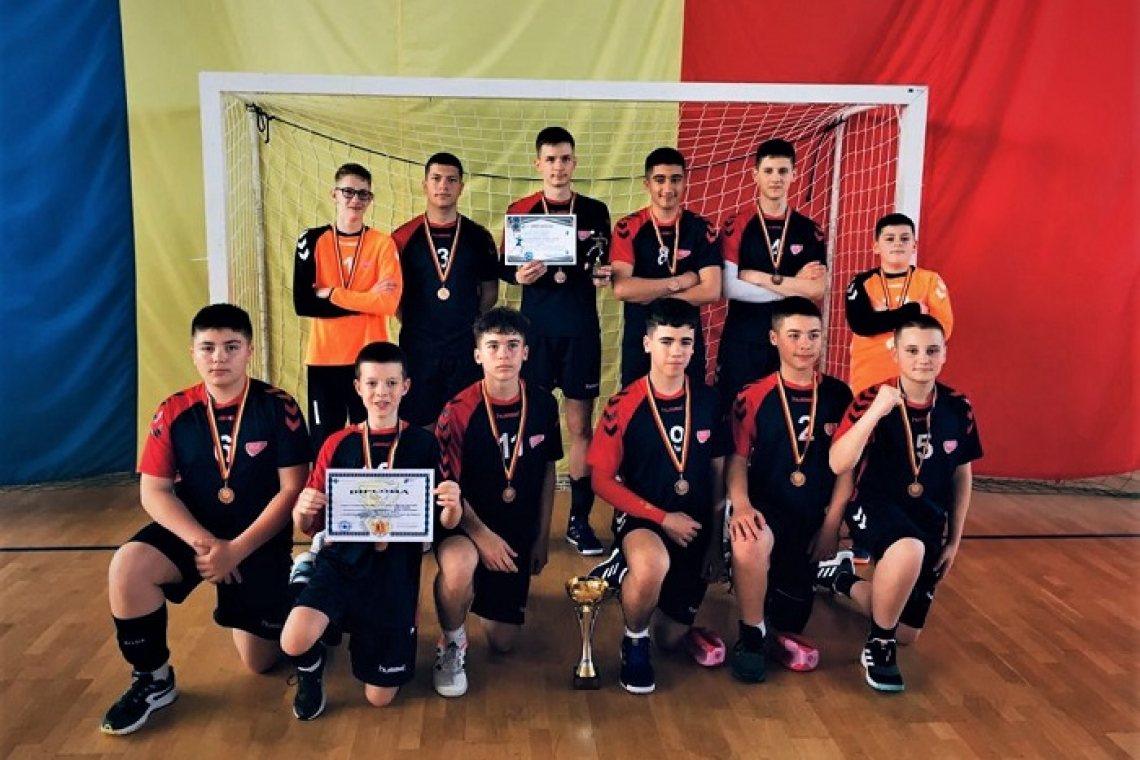 Performanță istorică pentru handbalul școlar vasluian: Bronz național pentru Școala „Mihail Sadoveanu” Vaslui!