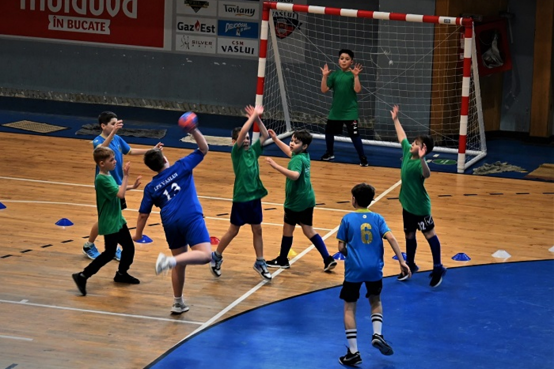 Blue Stars Huși participă la Festivalul Național de minihandbal