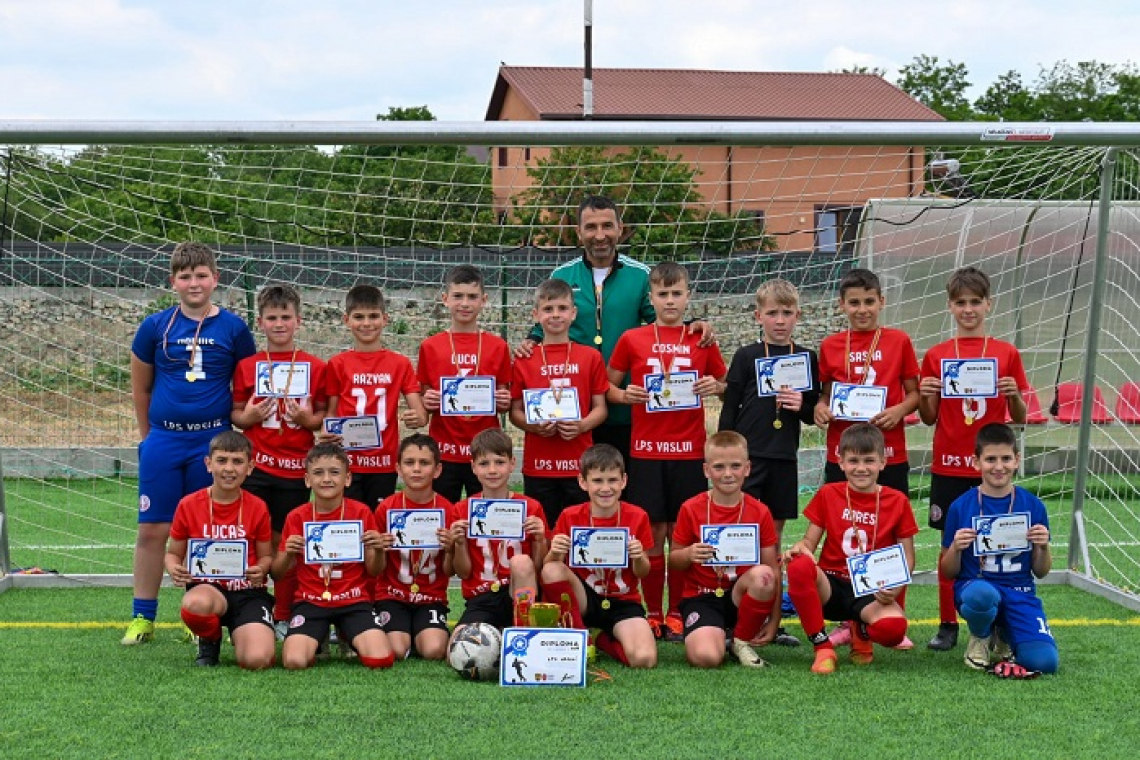 Performanță notabilă: Grupa 2013-2014 de la LPS Vaslui, locul 2 la Golești Cup