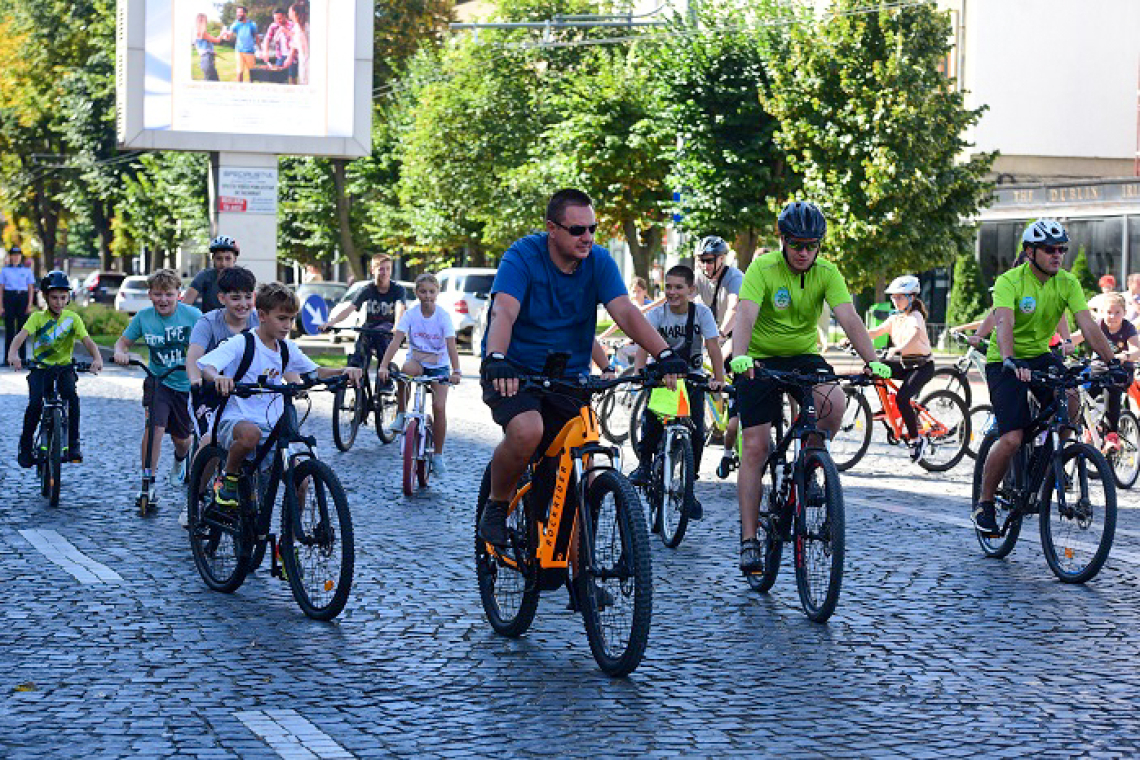 Participare impresionantă la turul ciclist „Pedalez să fiu sănătos”