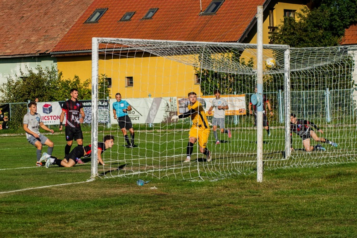 S-au bătut singuri: gol în propria poartă pentru CSM Vaslui!