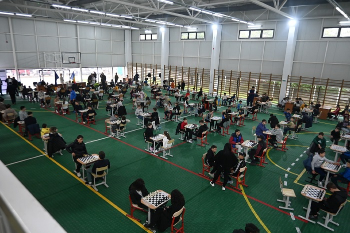 Concurs de șah cu peste 200 de participanți, organizat la Vaslui de Ziua Mondială a Educației