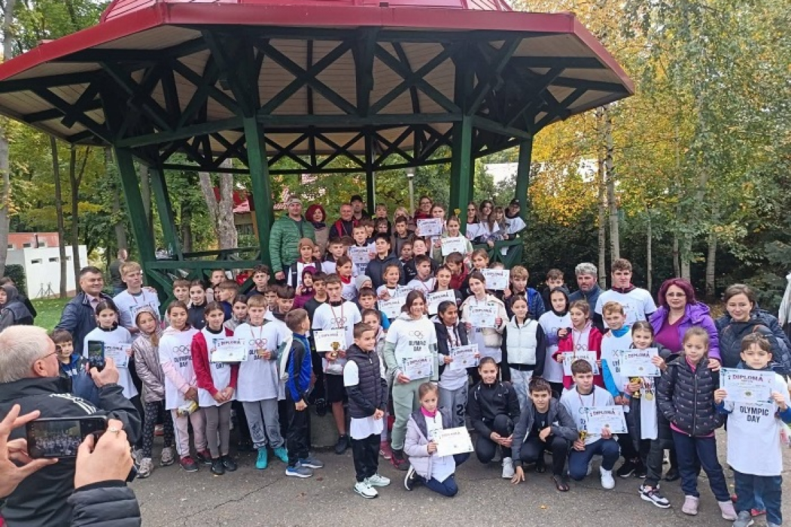 Zeci de copii au luat startul la „Crosul pentru toți”, în Parcul Copou din Vaslui