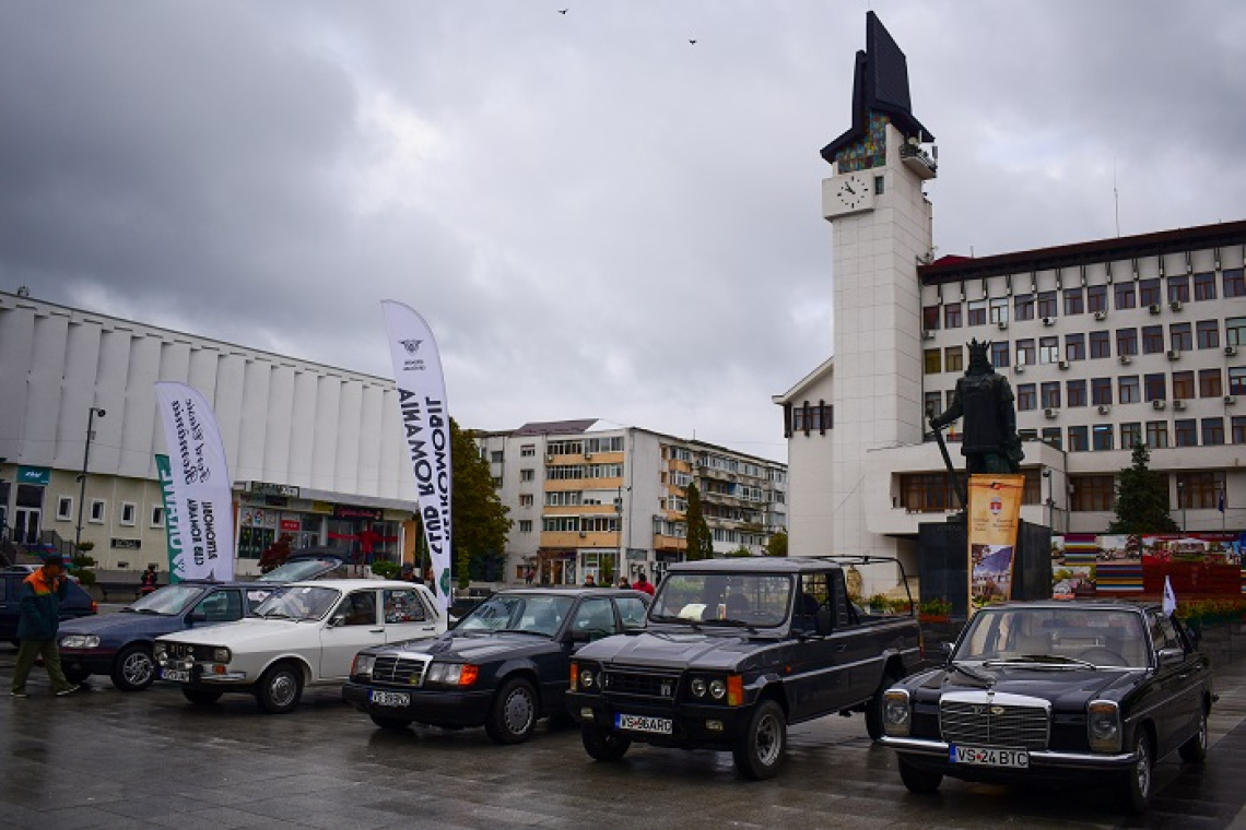 Bijuterii pe patru roți la Retro Parada Toamnei de la Vaslui