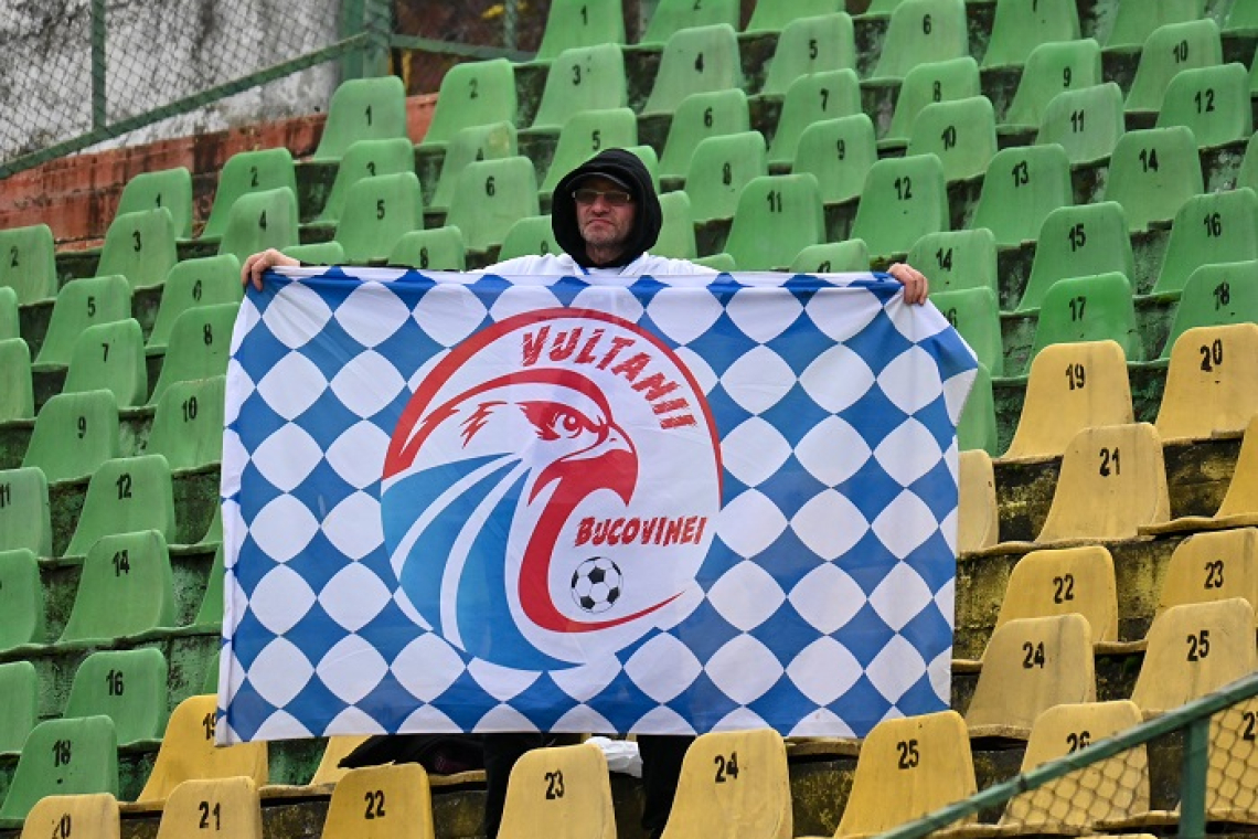 „Lupul Singuratic” din Bucovina, talismanul echipei! Singurul suporter rădăuțean prezent la Vaslui a purtat noroc Bucovinei Rădăuți