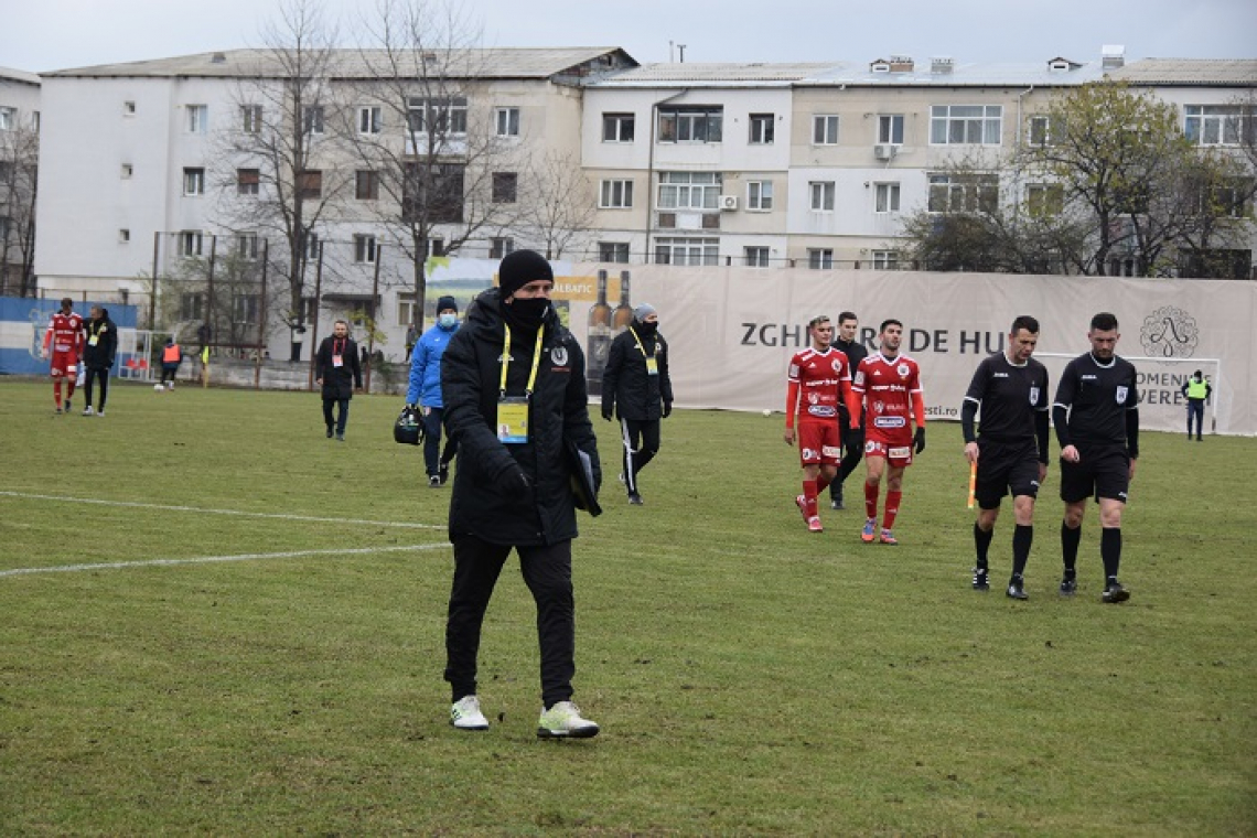 Gest superb al antrenorului U Cluj! I-a felicitat pe fotbaliștii de la Hușana!