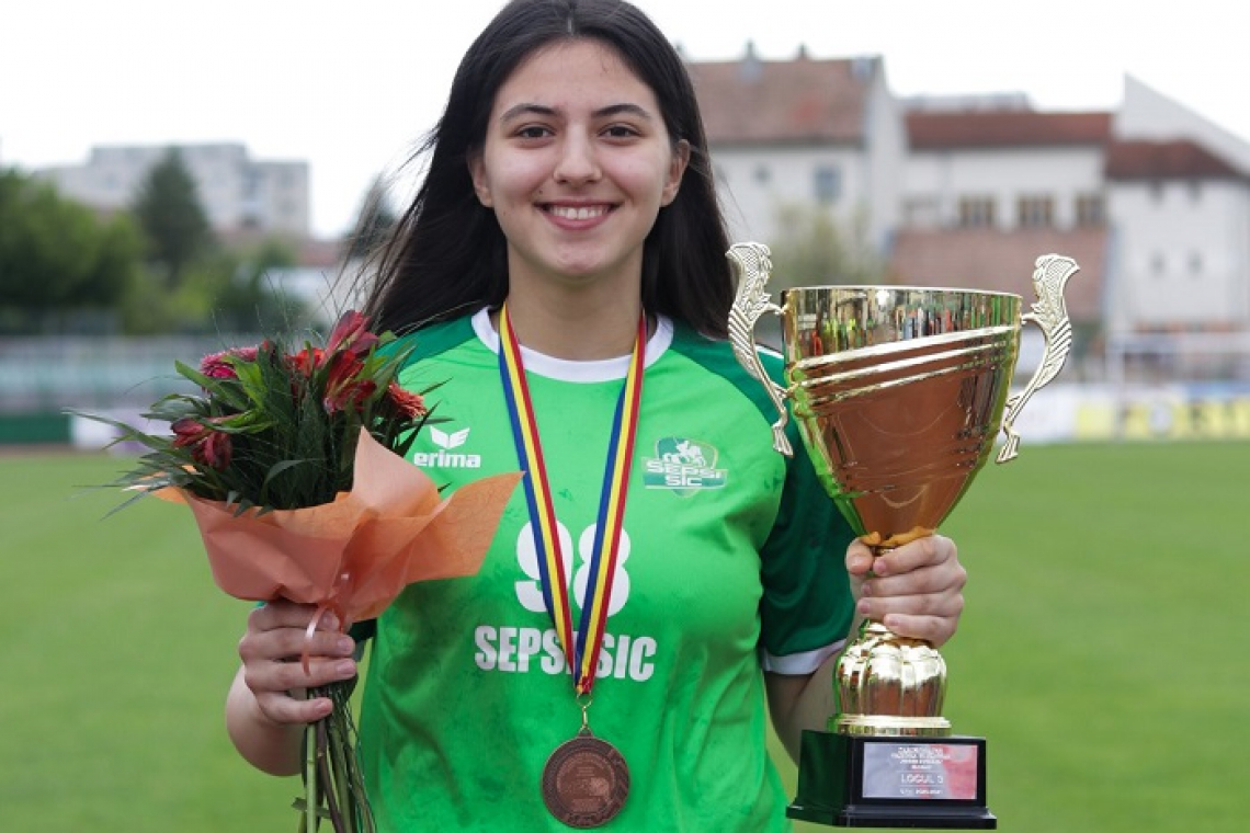 Exclusiv/ O vasluiancă pe podiumul handbalului juvenil!