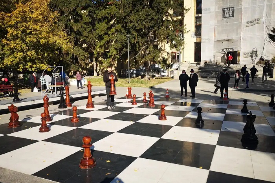 Demonstrații de șah pe cea mai mare tablă existentă în aer liber