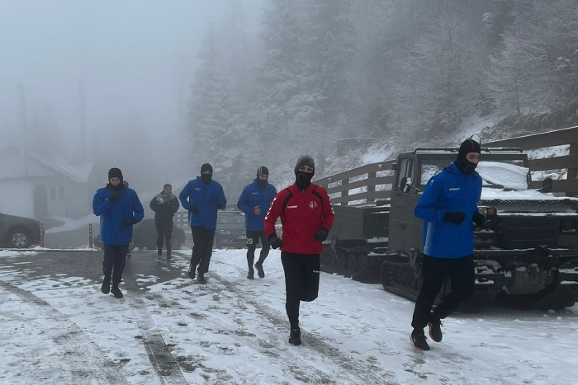 Echipele de handbal se află în cantonament la Cheile Grădiștei