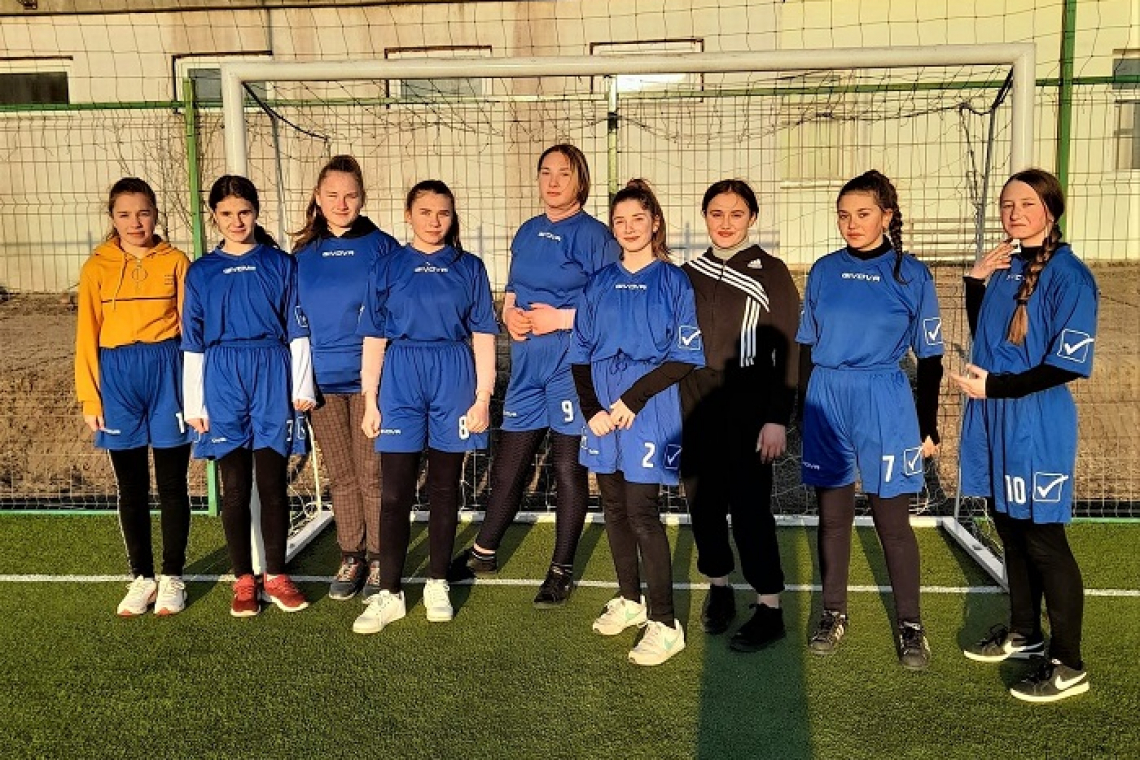 Fetele de la Ferești, primele la fotbal și handbal