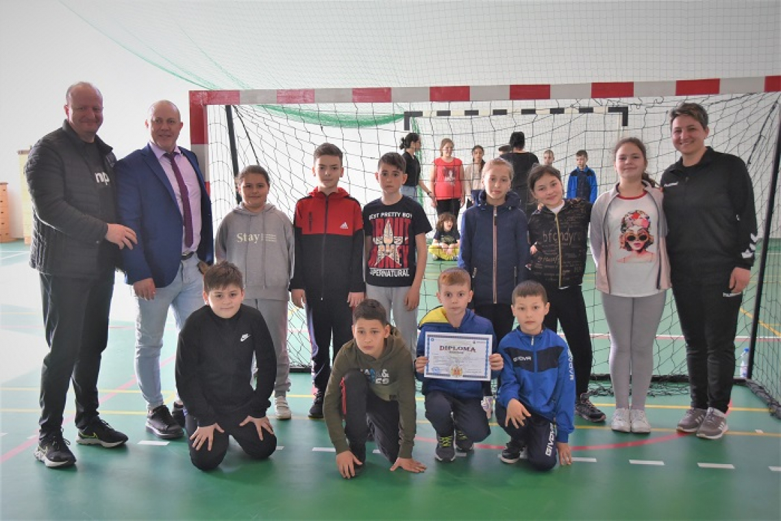 Școala ”Mihail Sadoveanu” a obținut mențiune la ONSS la minihandbal mixt