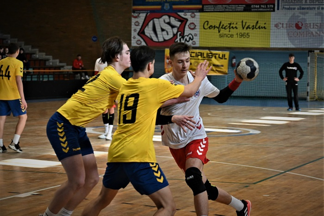 Juniorii II de la LPS Vaslui au câștigat duelul pentru locul 2