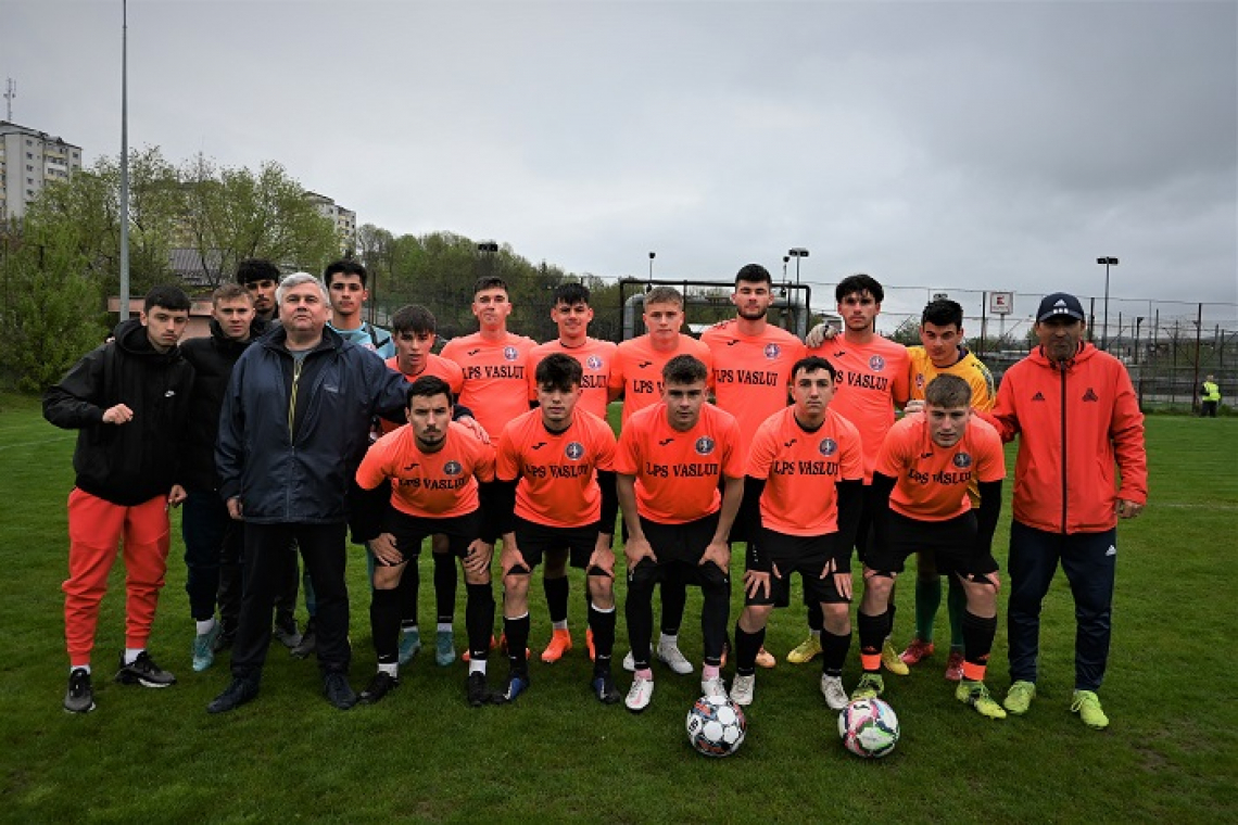 Vrea în primele opt echipe din țară!