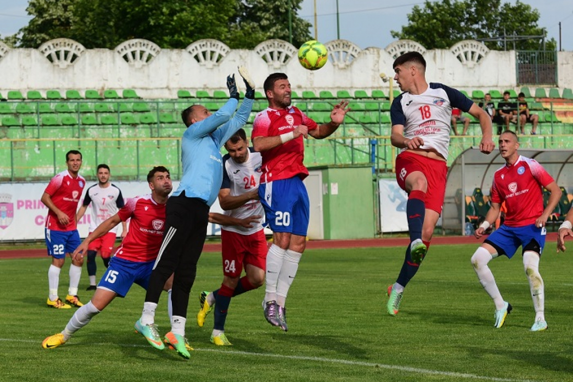 Exasperați de intervențiile portarului Cioltan