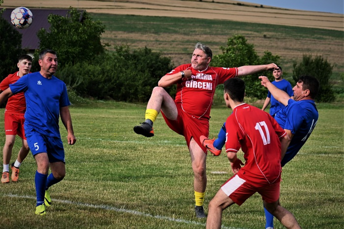 Primarul Sorin Scutelnicu a făcut spectacol la un meci de old boys