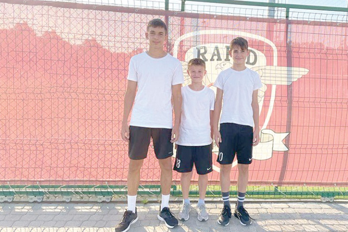 Trei puști de la LPS Vaslui au ajuns în curtea Academiei Rapid București