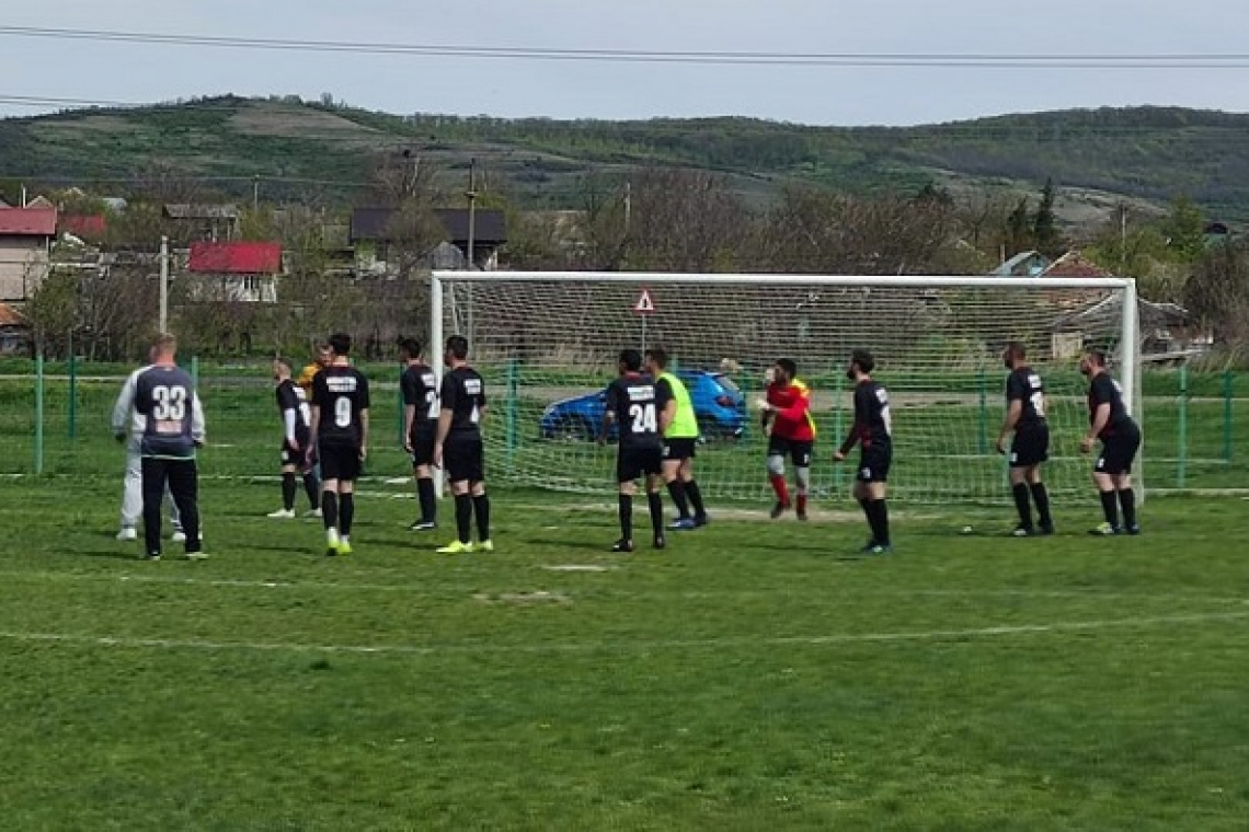 Liga 5 la fotbal pornește la drum cu 16 echipe