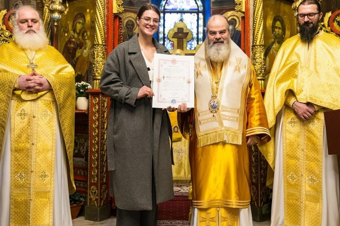 Bianca Ifteni a primit Crucea eparhială „Maria Costache” de la Episcopul Ignatie
