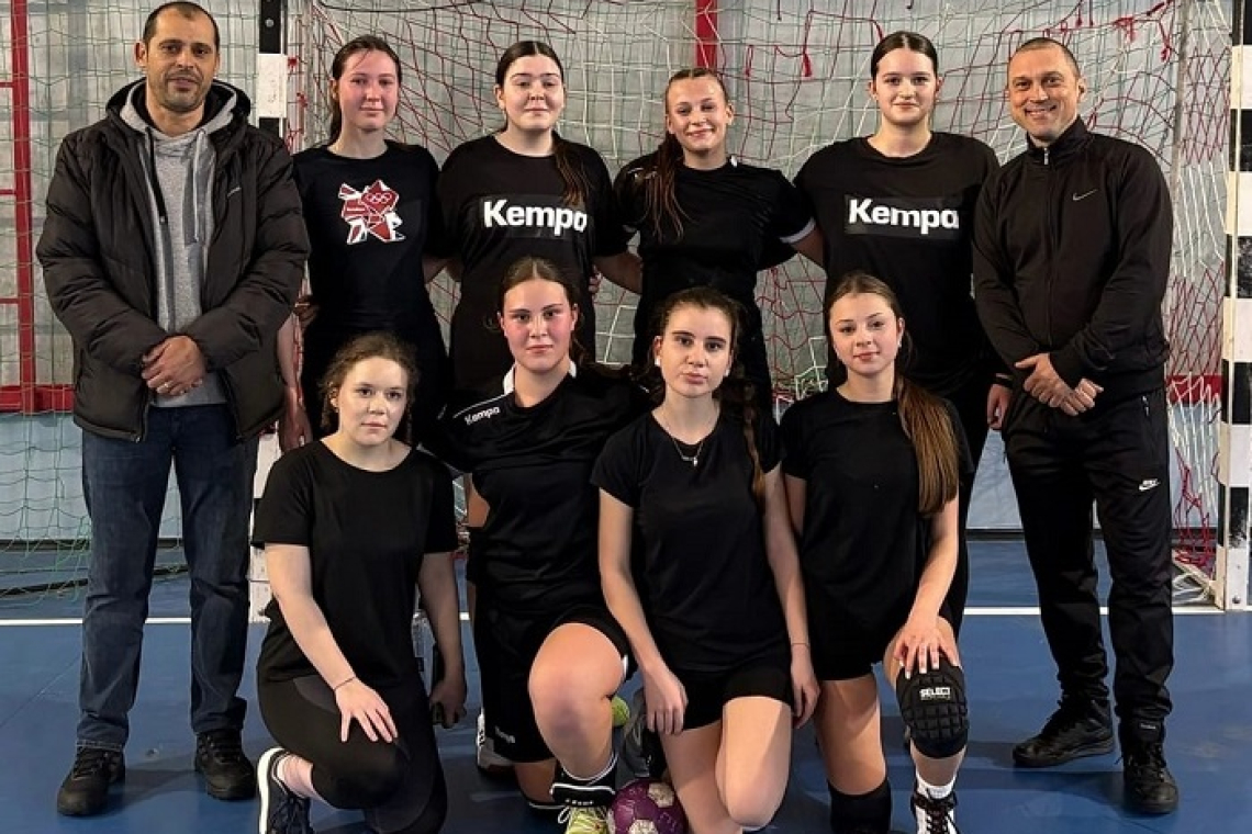 Școala „Mihai Eminescu” Vaslui este campioană județeană la handbal feminin