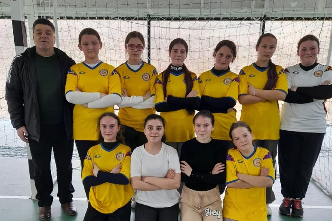 Școlile Gimnaziale din Ferești și Lipovăț, calificate la etapa județeană la fotbal feminin U12