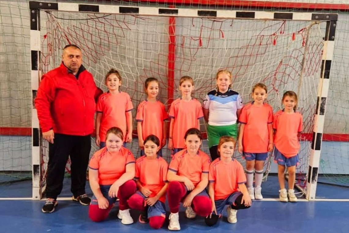 Școala „Ștefan Ciobotărașu” Lipovăț este cea mai bună la fotbal fete U8