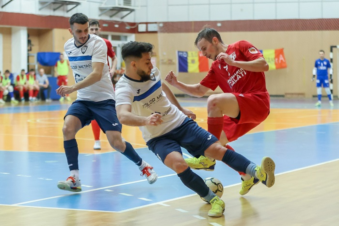 Vlăduț Dudău în prim plan la derby-ul Ligii 1 la futsal