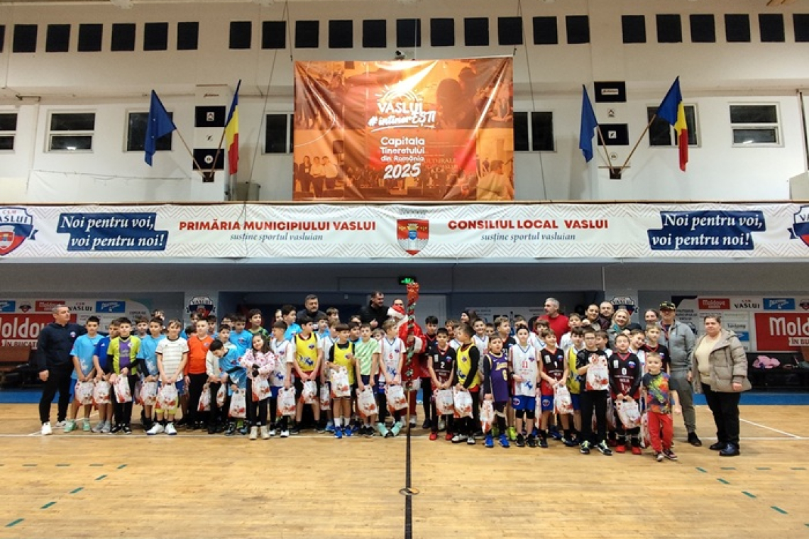 Moș Crăciun a adus bucurie micilor sportivi de la CSM Vaslui