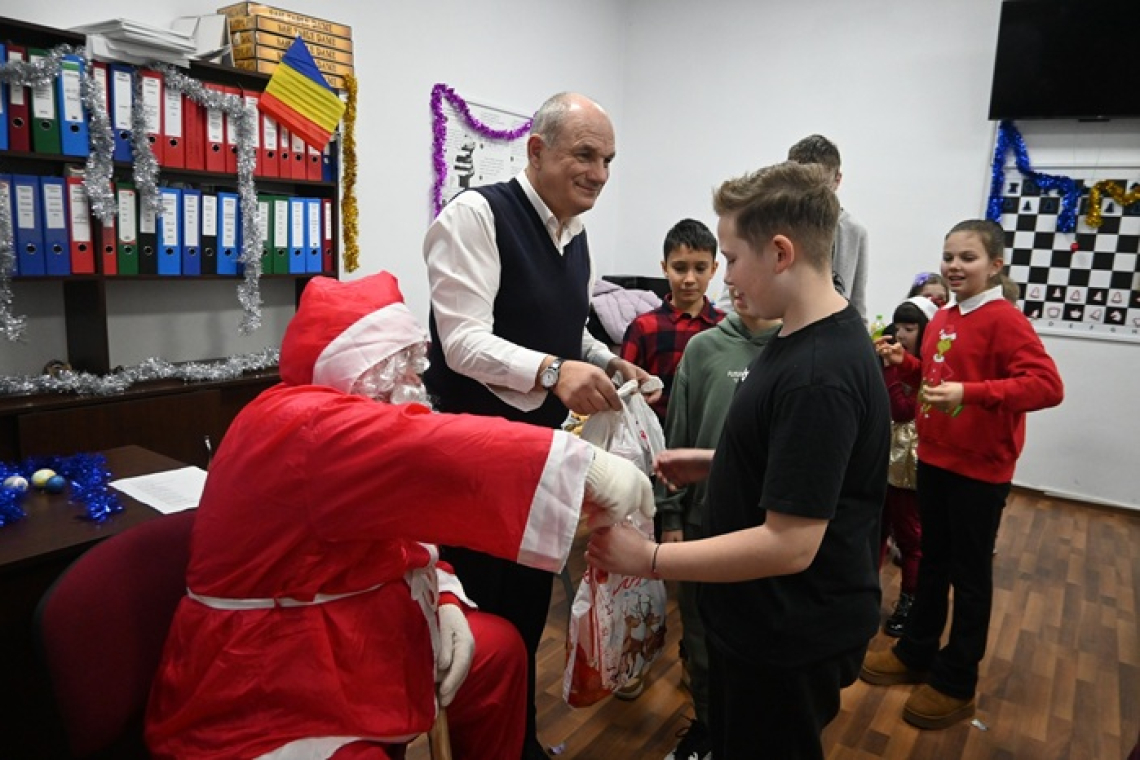 Moș Crăciun a poposit la micuții șahiști de la CSM Vaslui