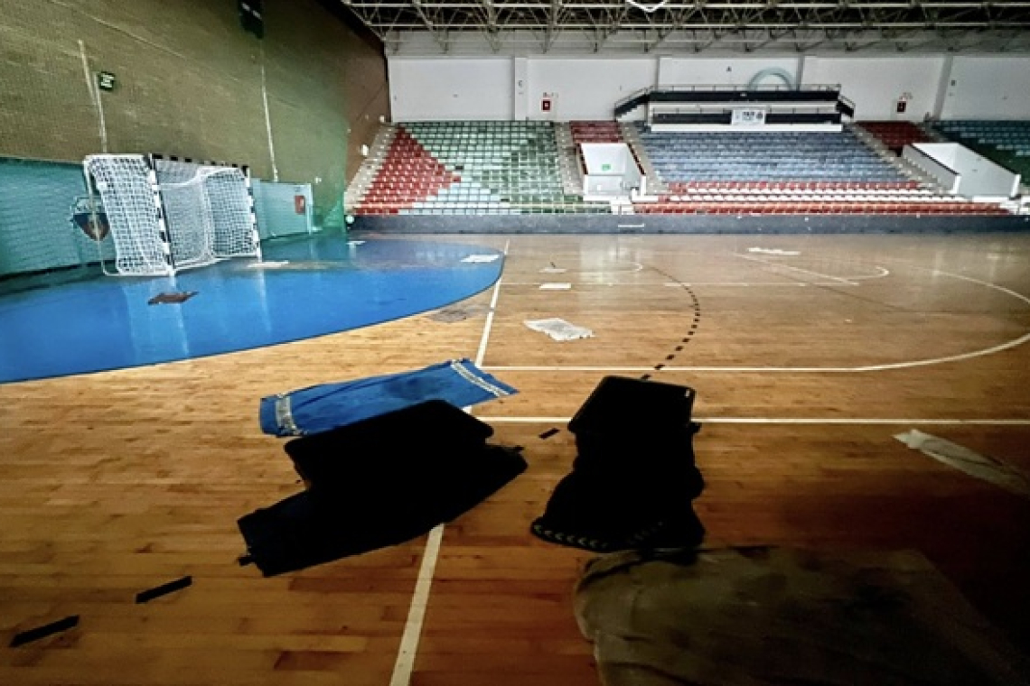 Meciul amical CSM Vaslui – HC Buzău, mutat la Bacău din cauza infiltrațiilor de apă din Sala Polivalentă