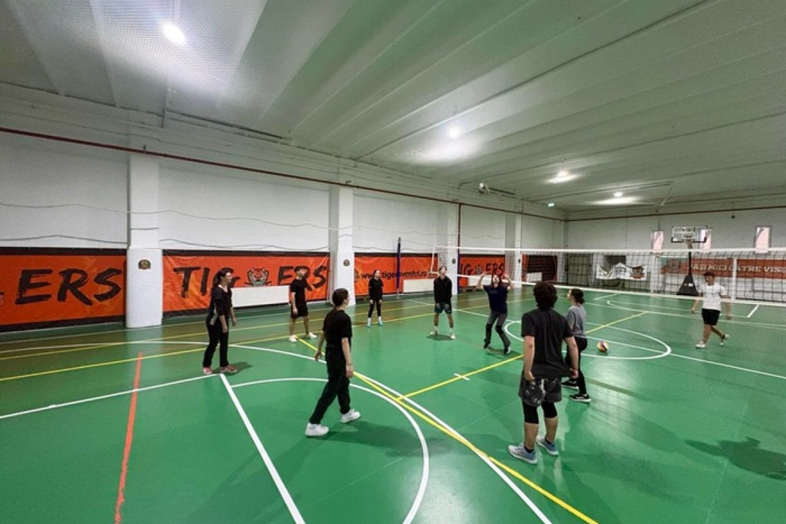 „Seara de volei”, tradiție sportivă pentru tinerii din Vaslui