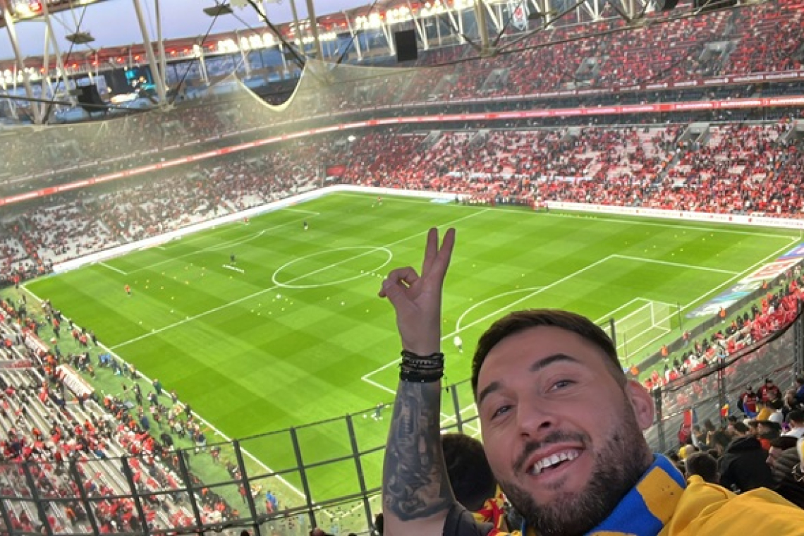 Gemenii fotbalului hușean, în tribune la Istanbul: au susținut tricolorii și visează acum la promovarea cu Hușana