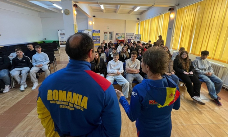 Lecție de viață la liceu: sportivul Emilian Știrbu i-a învățat pe elevi cum să fie sănătoși