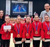 Performanță pentru gimnastele din Bârlad: trei medalii la Campionatul Național de Junioare de la Deva