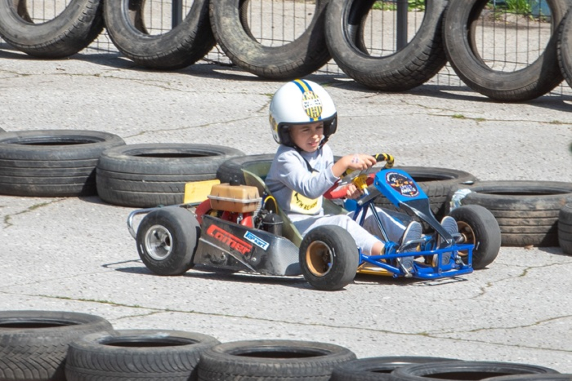 Micii piloți din Vaslui au strălucit pe circuit! Medalii și emoții la „Micul Pilot” de la Bacău