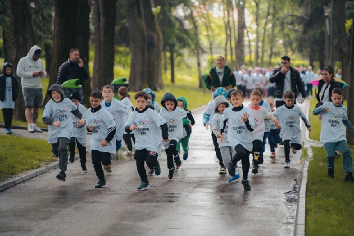„Crosul Copiilor” la Vaslui: sute de elevi pe traseele din Copou și o zi dedicată sportului și fair-play-ului