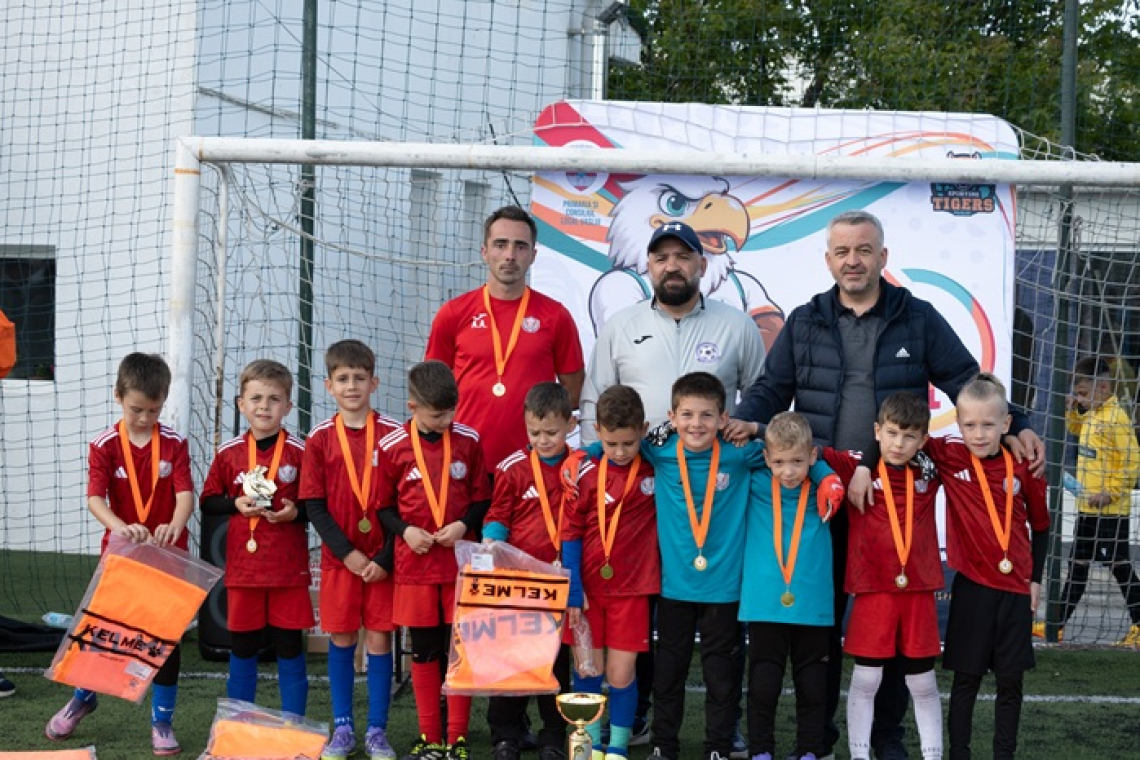„Vasluiul a explodat de fotbal!” Sute de copii, 90 de echipe și goluri pe bandă rulantă la Vaslui Sport Festival – Football Cup