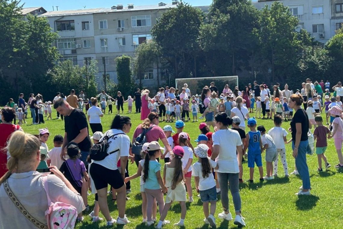 Stadion plin de energie la Huși! Peste 400 de copii au transformat sportul într-o sărbătoare a sănătății