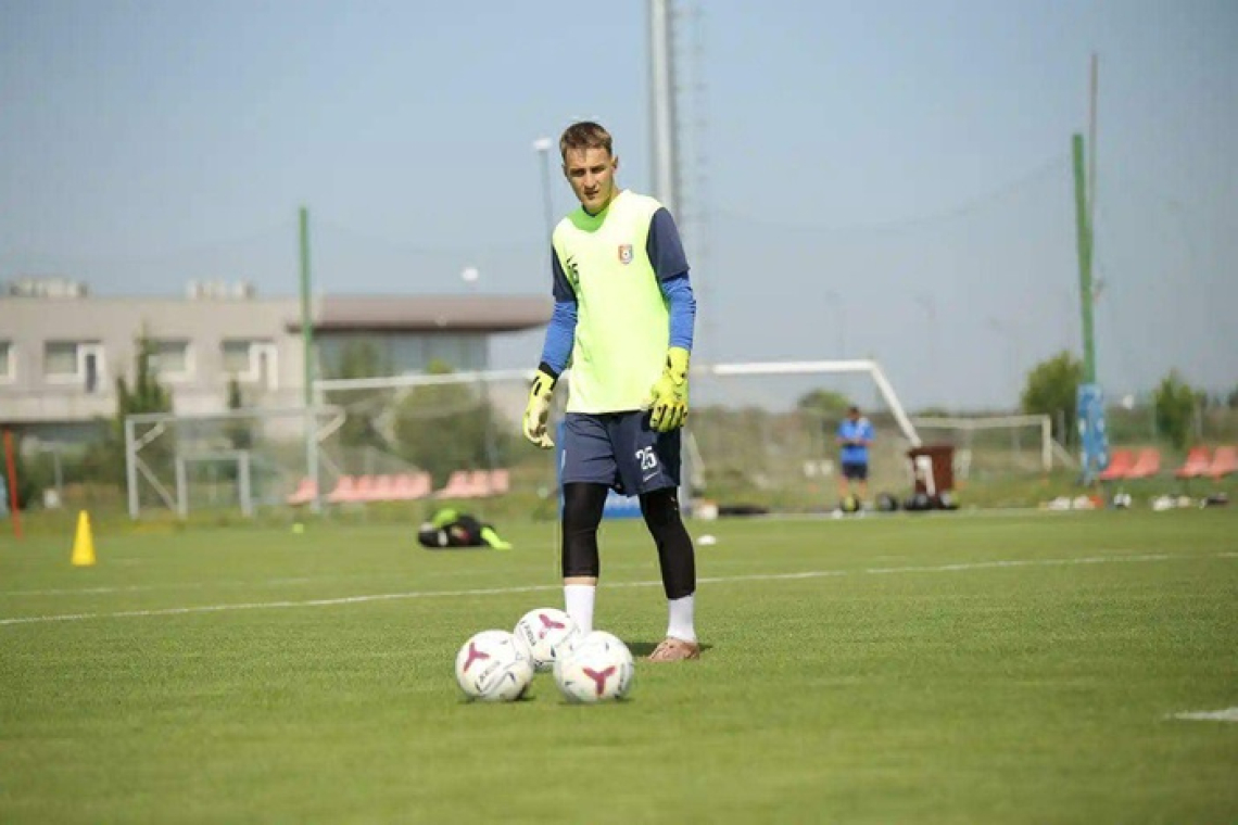 Nicolas Căușanu, în cantonament cu Chindia Târgoviște. Portarul crescut la Vaslui poate debuta în Liga 2
