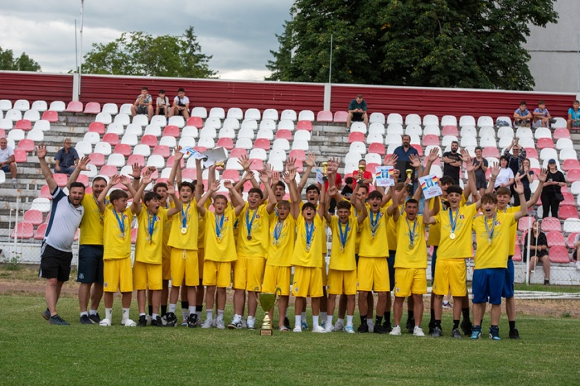 ACS Hușana Huși, premiată de FRF și AJF Vaslui pentru titlul de campioană națională a Seriei 2 la U15