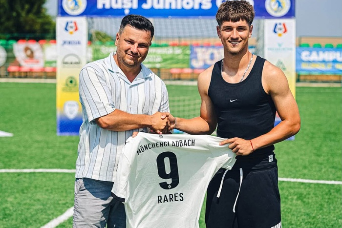 Gest de suflet al lui Rareș Ștefan Silitră. Președintele ACS Hușana Huși a primit tricoul atacantului de la Borussia Mönchengladbach
