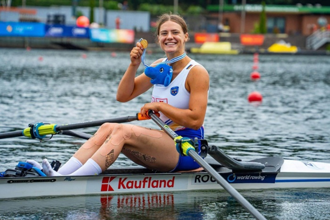EMOȚIONANT | A cântat imnul României pentru o vasluiancă! Bianca Camelia Ifteni a plâns pe podium după ce a devenit campioană mondială