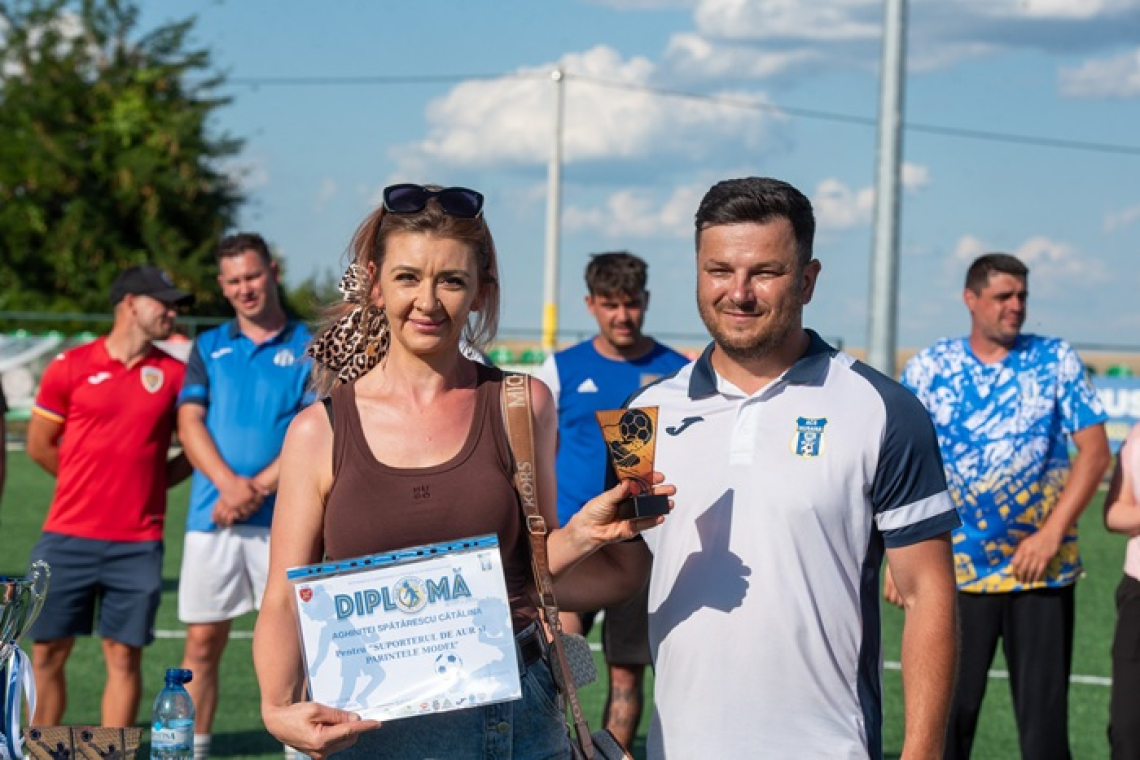 Povestea din spatele unei fotografii: „Bravo, copilul meu!” – momentul care a emoționat Huși Juniors Cup și a cucerit inimile tuturor