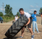Forță, viteză și distracție la Dragomirești! „Marile Concursuri Tradiționale” au transformat izlazul de la Băbuța într-o adevărată arenă