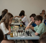 „Cupa Alexandru Giugaru” aduce șahul în prim-plan la Huși! Copiii și iubitorii sportului minții, invitați la competiție